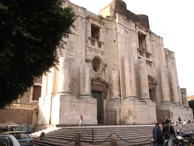Piazza Dante 3.jpg